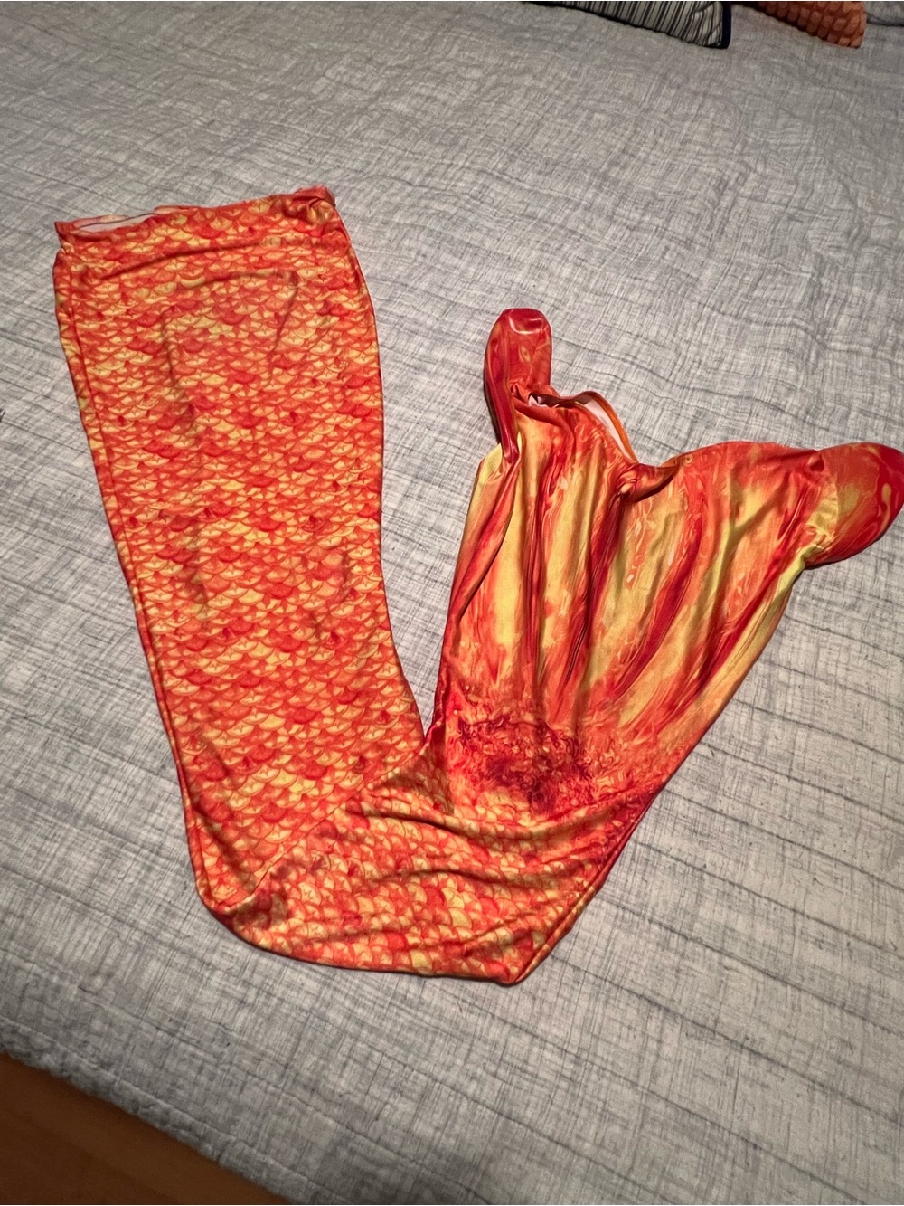 Mermaidens FinFun mermaid tail orange/yellow scales SZ 12 girls